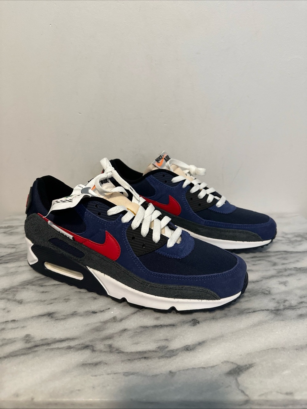Nike Air Max 90 SE Running
Club Deep Royal DC9336-
400 men sz  12 -original pin